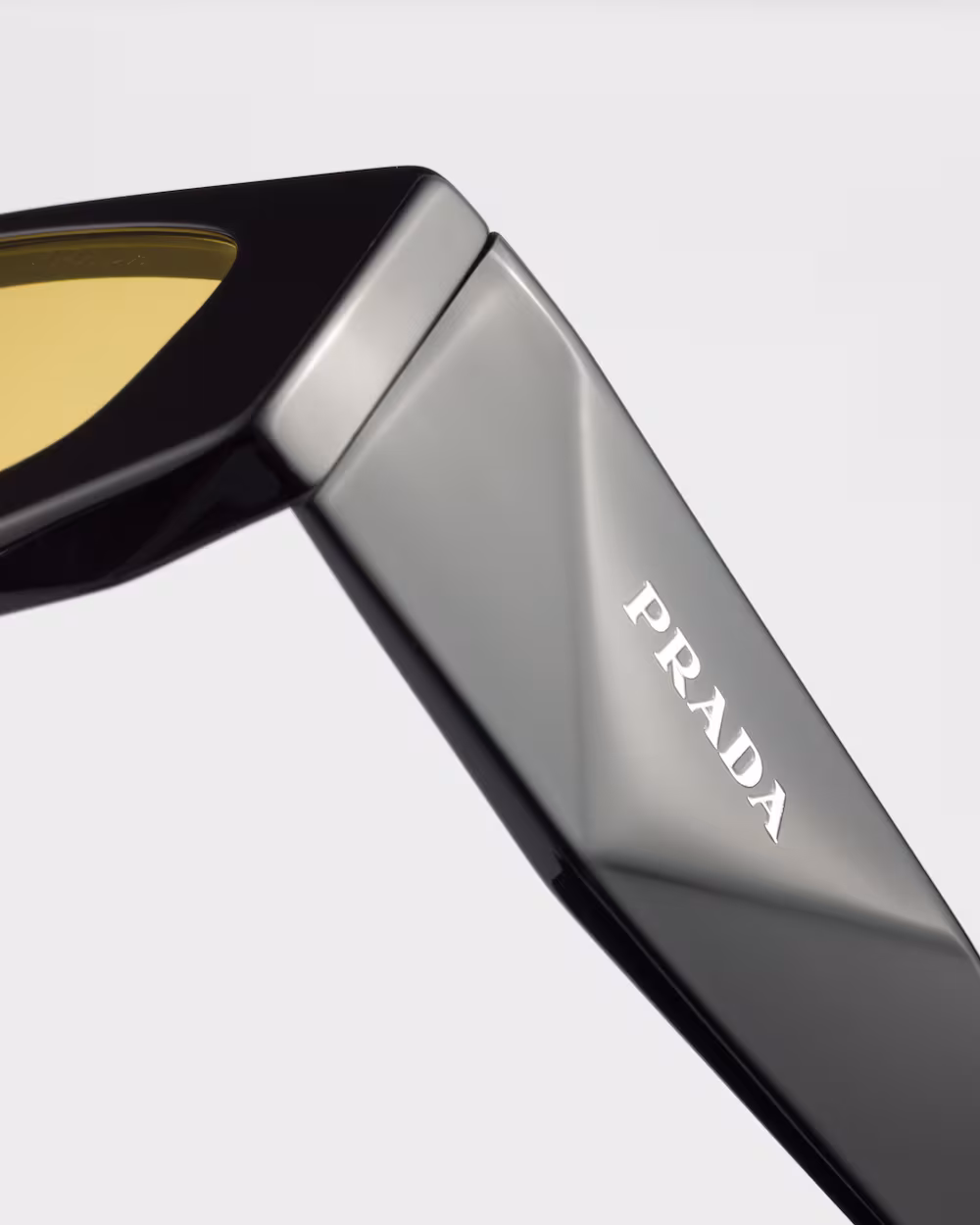 prada symbole güneş gözlüğü